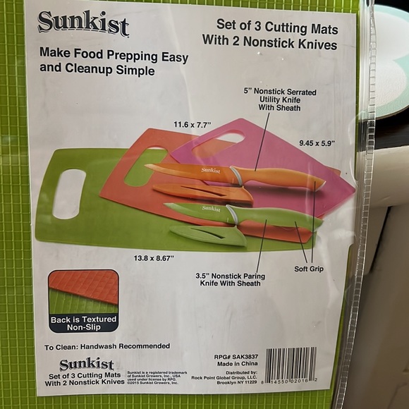 Sunkist set of 3 cutting mats with 2 nonstick knives - Picture 3 of 4